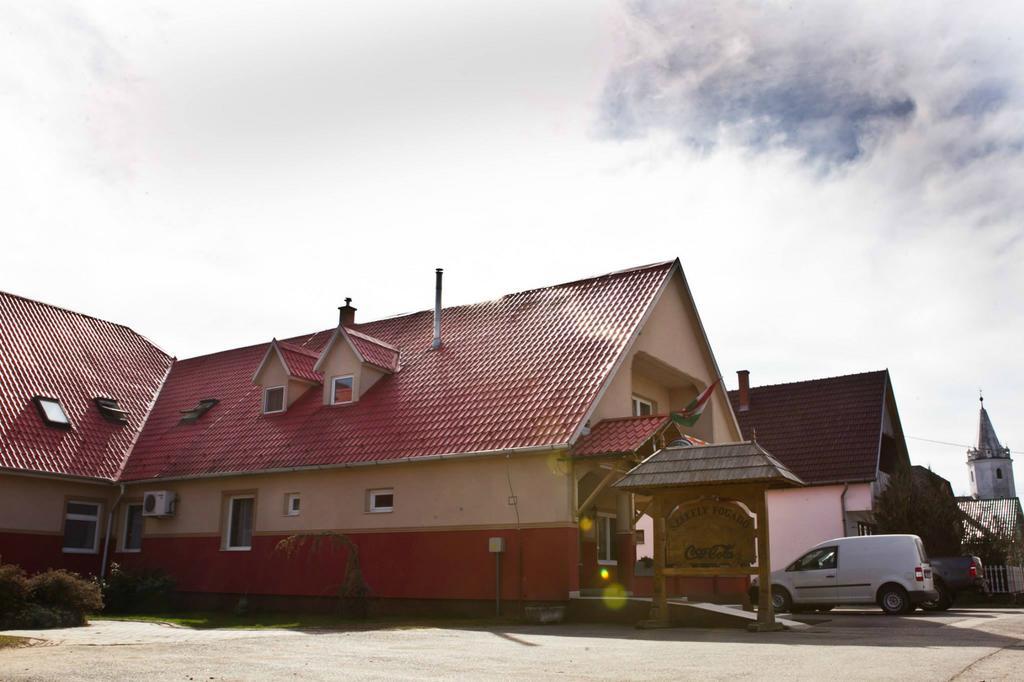 Bed and Breakfast Szekely Fogado à Tunyogmatolcs Extérieur photo